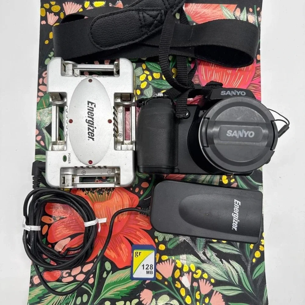 Sanyo VPC-E2100 Digital Camera – Compact Point-and-Shoot Camera